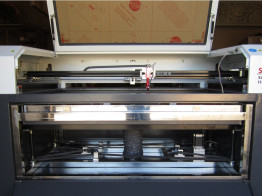 Підйомний стіл на со2 лазерному верстаті "за" і "проти"